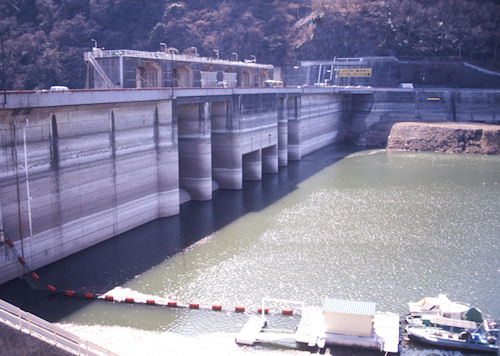 津久井湖〈渇水〉01