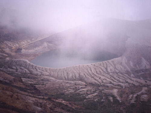 宮城蔵王03御釜